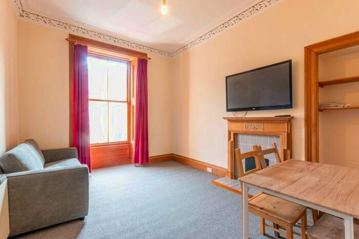 2 Bedroom Flat To Rent In Oxford Street, Edinburgh, EH8