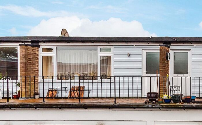 2 Bedroom Flat To Rent In The Street, Ashtead, KT21
