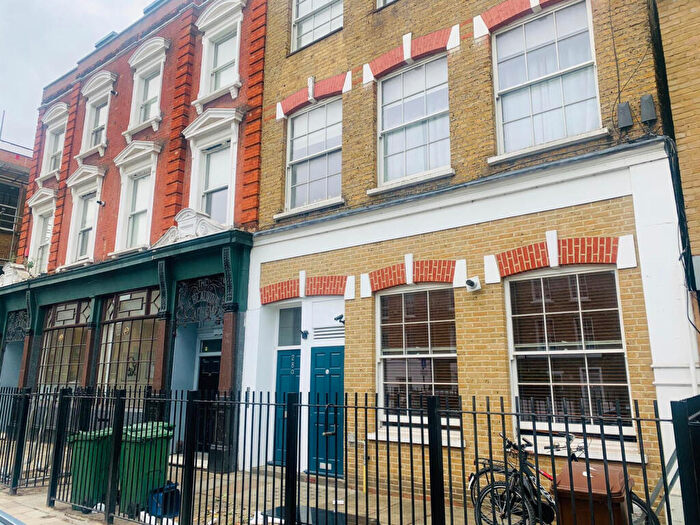 2 Bedroom Flat To Rent In Bed Flat - Stamford Road, N1