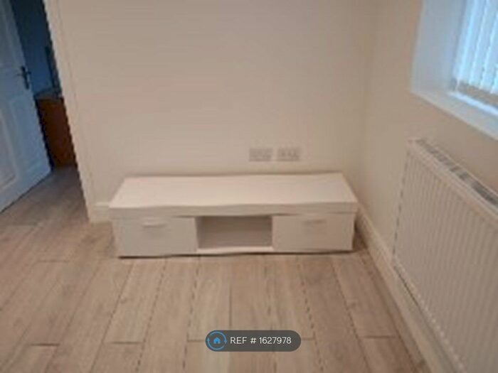 1 Bedroom Flat To Rent In Chipperfield Road, Orpington, BR5