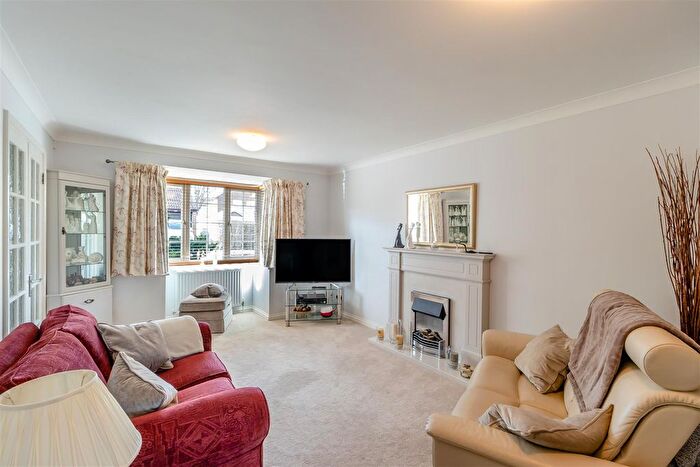 3 Bedroom Detached House For Sale In Williamson Way, Mill End, Rickmansworth, WD3