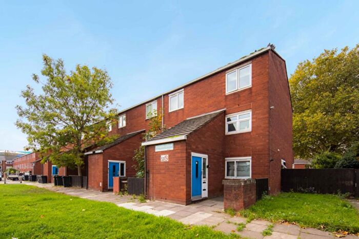 3 Bedroom Flat For Sale In Knights Close, Homerton, London, E9