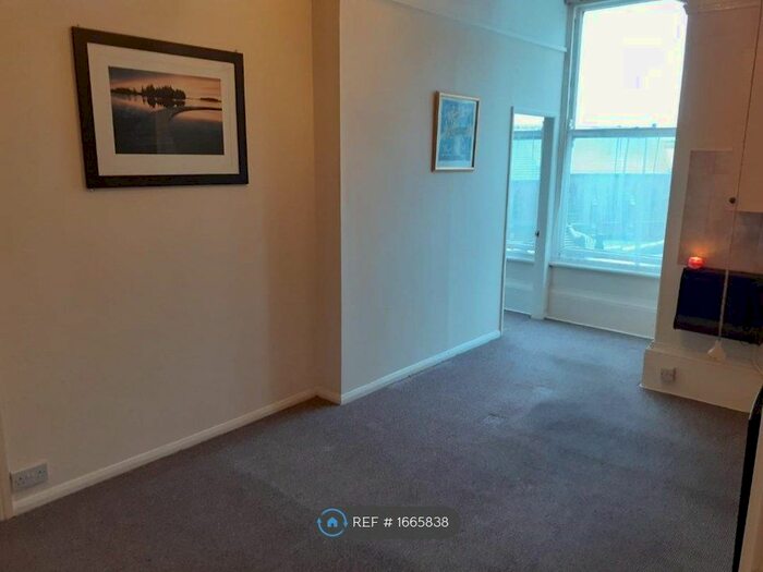 2 Bedroom Flat To Rent In Scarborough, Scarborough, YO11