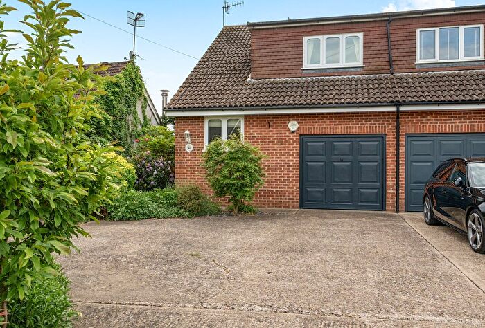 2 Bedroom Semi Detached House For Sale In Reigate Road, Hookwood, Horley, Surrey, RH6