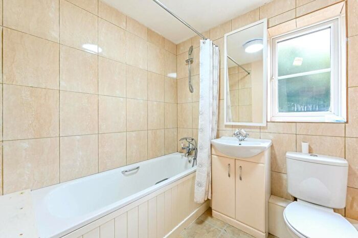 1 Bedroom Flat To Rent In Heddington Grove, Holloway, London, N7