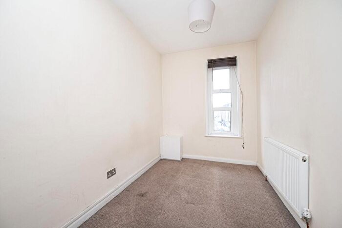 2 Bedroom Flat For Sale In Mare Street, Hackney, London, E8