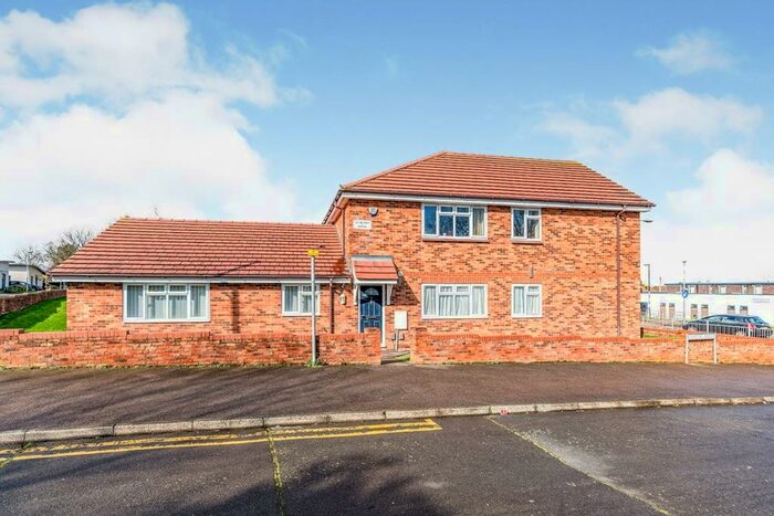 2 Bedroom Flat To Rent In Charing Road, Gillingham, Kent, ME8