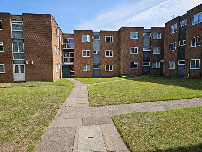2 Bedroom Flat To Rent In Kendal Court, Lakeside Walk, Erdington, Birmingham, B23
