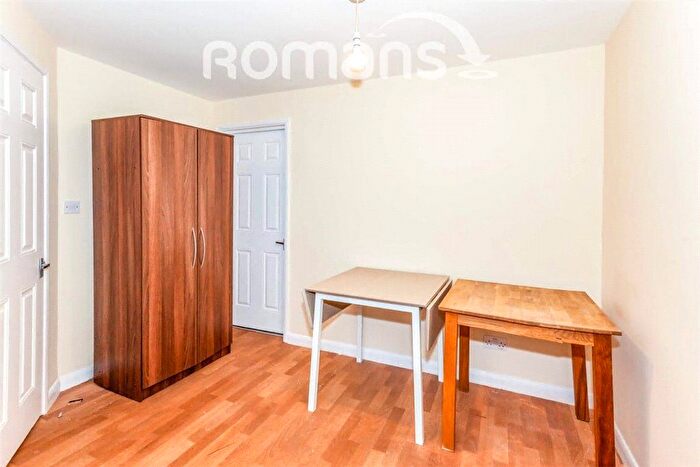 1 Bedroom Maisonette To Rent In Wyatt Road, Staines-Upon-Thames, Spelthorne, TW18