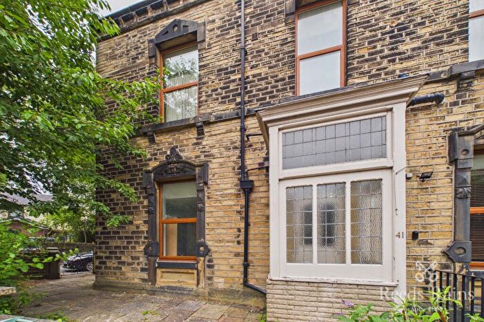 1 Bedroom Apartment To Rent In Plover Road, Huddersfield, West Yorkshire, HD3