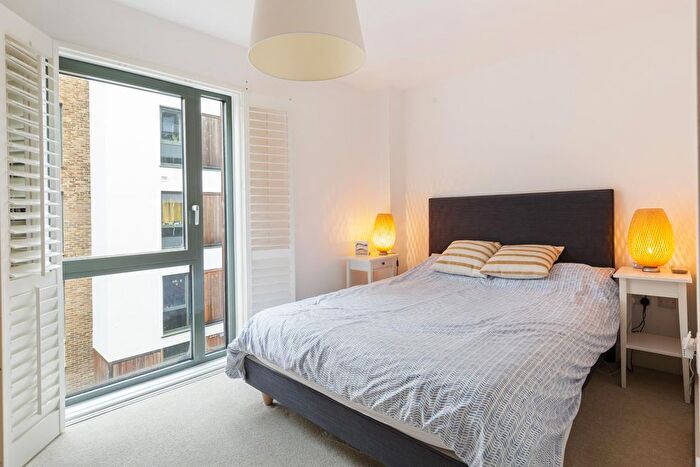2 Bedroom Flat To Rent In Gaol Ferry Steps, Bristol, BS1