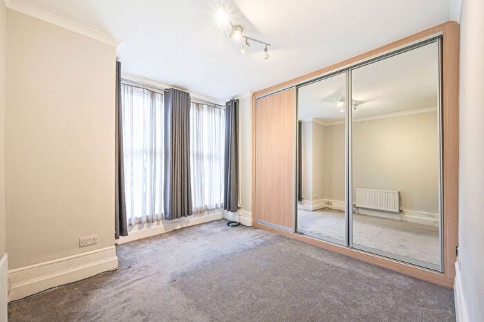 2 Bedroom Flat To Rent In Station Road, London, Hendon, London, NW4