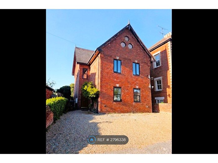 3 Bedroom Maisonette To Rent In Albert Road, Wokingham, RG40