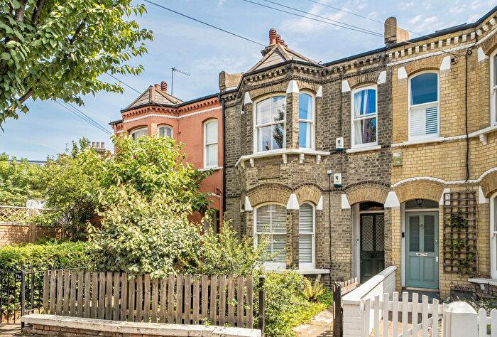 3 Bedroom Terraced House For Sale In Tennyson Street, London, SW8