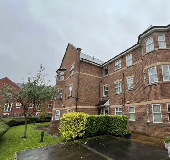 2 Bedroom Flat To Rent In Farnham Close, Leeds, West Yorkshire, LS16