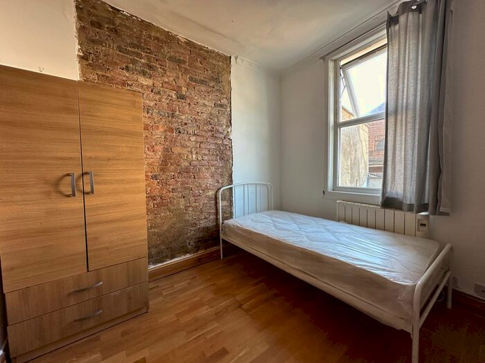 Studio To Rent In Holloway Road, London, N7