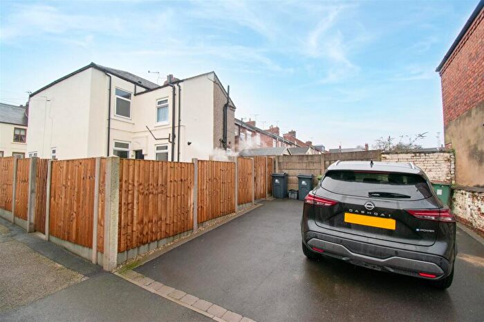 3 Bedroom End Of Terrace House For Sale In Havelock Street, Ripley, DE5