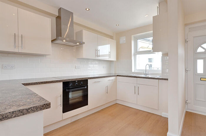 2 Bedroom Duplex To Rent In Riverside Mansions, Milk Yard, Wapping, E1W