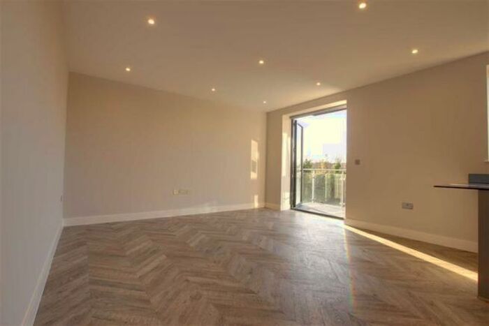 2 Bedroom Flat To Rent In Bedroom Flat &ndash; Brookmans Place, Green Close, AL9