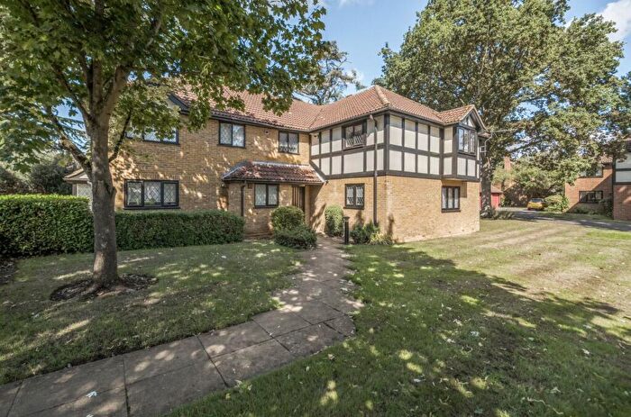 2 Bedroom Apartment For Sale In Newton Court, Old Windsor, SL4