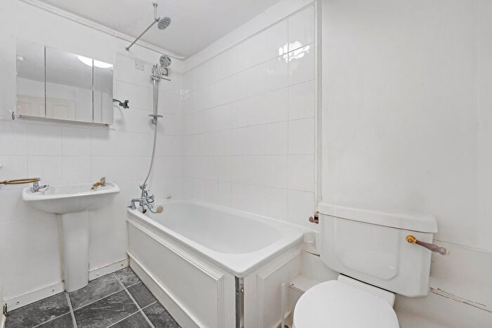 1 Bedroom Flat To Rent In Rum Close, Wapping, E1W