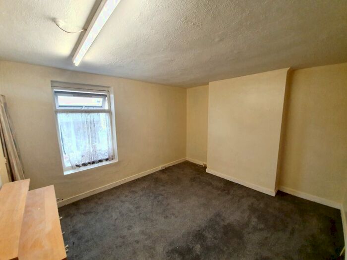 2 Bedroom Flat To Rent In Wellington Road, Hounslow TW4