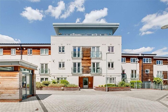 2 Bedroom Flat To Rent In Stane Grove, Stockwell, SW9