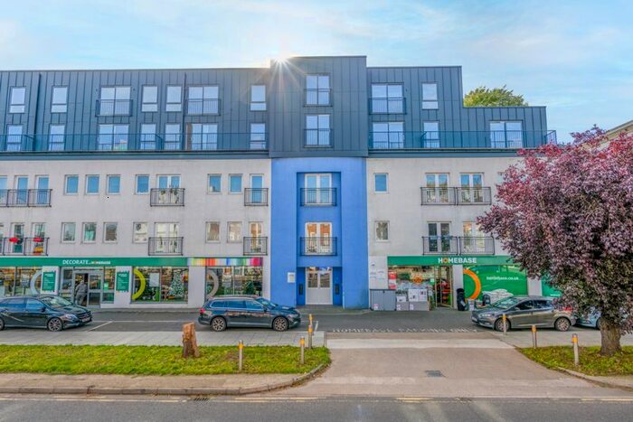 2 Bedroom Flat To Rent In New Zealand Avenue, Walton-On-Thames, KT12