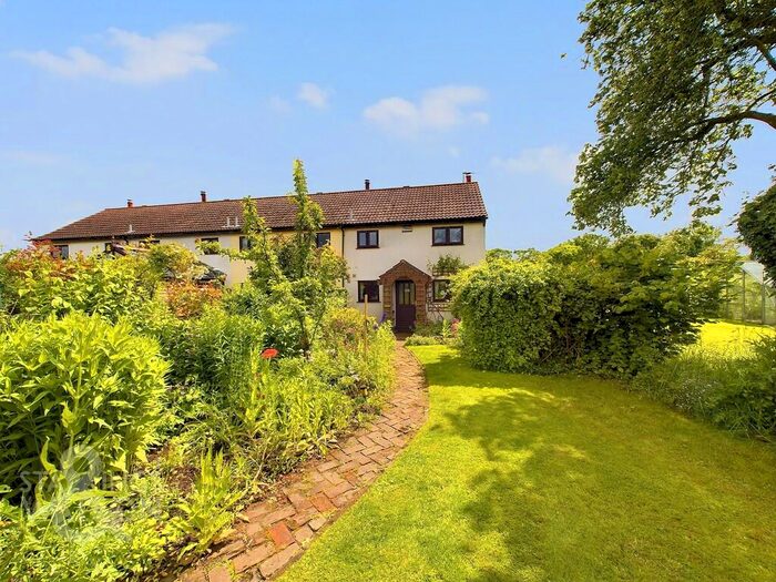 2 Bedroom Cottage For Sale In Reedham Road, Freethorpe, Norwich, NR13