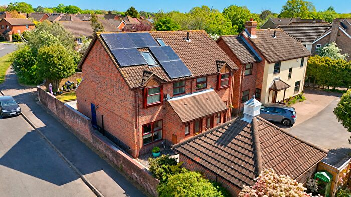 4 Bedroom Semi-Detached House For Sale In Trimaran Road, Warsash, SO31