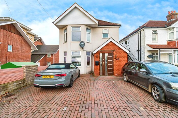 4 Bedroom Detached House For Sale In Winchester Road, Southampton, Hampshire, SO16
