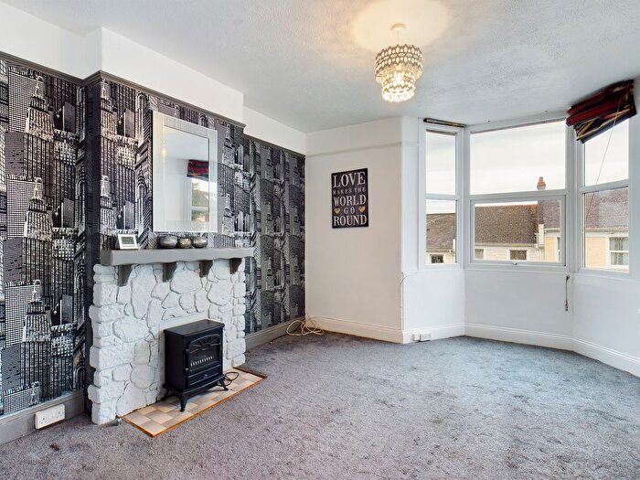 2 Bedroom Flat To Rent In Forest Road, Torquay, TQ1