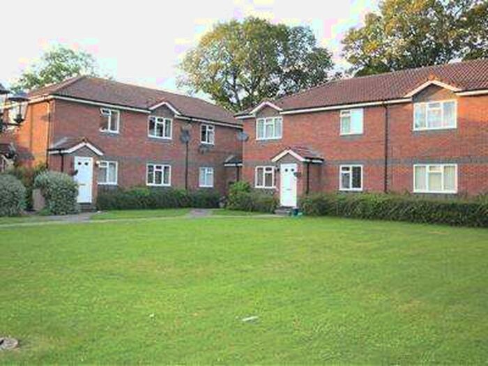 2 Bedroom Apartment To Rent In Westbourne Court, Penarth, CF64