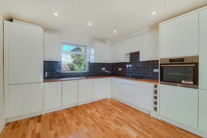 4 Bedroom Flat To Rent In Upper Richmond Road, West Putney, SW15