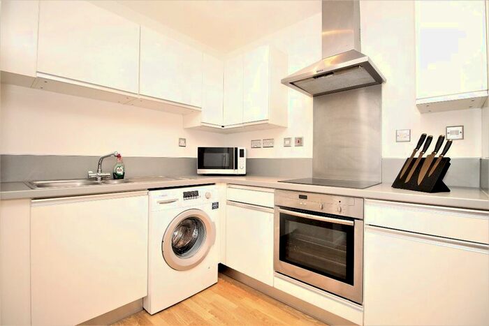 1 Bedroom Flat To Rent In City Tower, Canary Wharf, London, E14