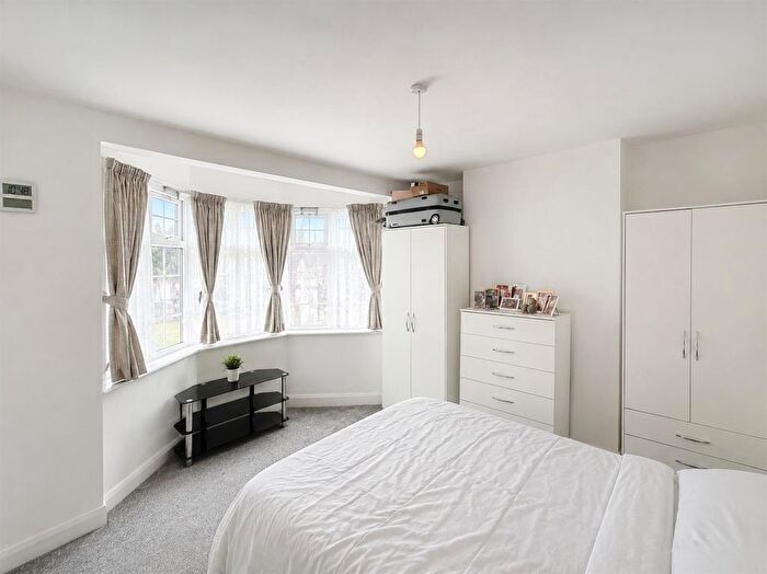 3 Bedroom Semi Detached House To Rent In The Greenway, Hounslow, TW4