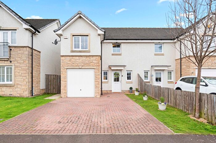 3 Bedroom Semi-Detached House For Sale In Poynters Road, Broxburn, EH52