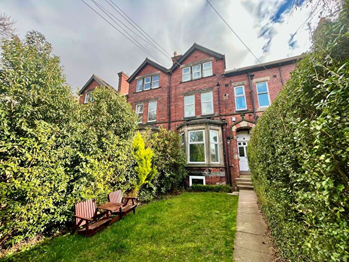 2 Bedroom Flat To Rent In Grove Lane, Leeds, LS6