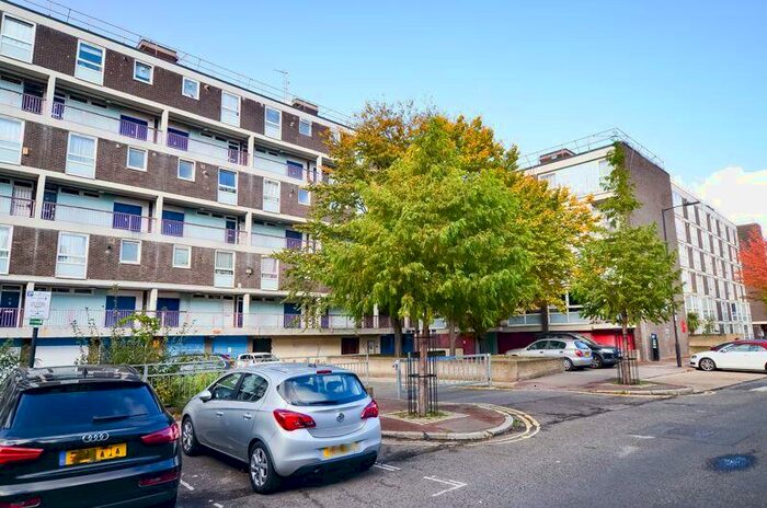 3 Bedroom Maisonette To Rent In Fermain Court West, Hoxton, N1