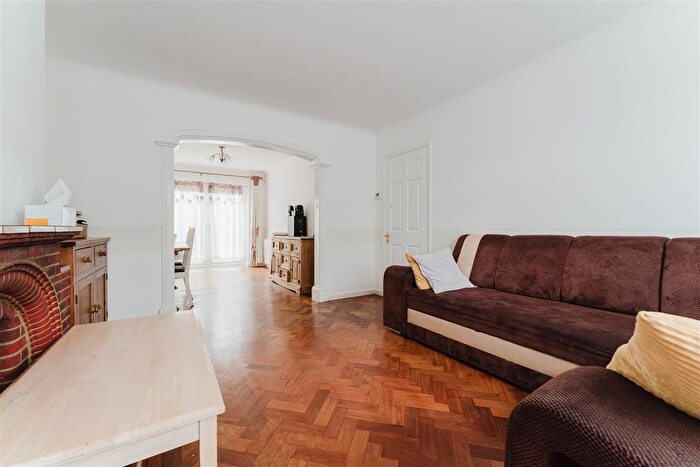 3 Bedroom Semi-Detached House To Rent In Amanda Court, Slough, SL3