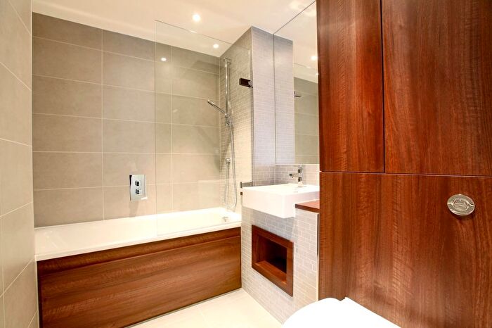 2 Bedroom Flat To Rent In Caspian Wharf, Seven Sea Gardens, Bow, London, E3