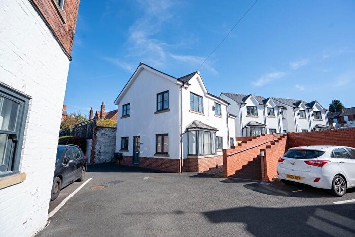 1 Bedroom Flat To Rent In Chapel Street, Stourbridge, West Midlands, DY9