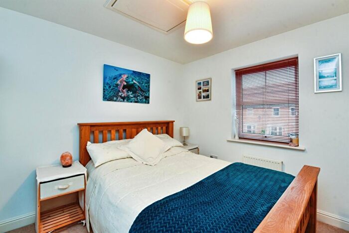 3 Bedroom End Of Terrace House For Sale In Curlew Drive, Chippenham, SN14