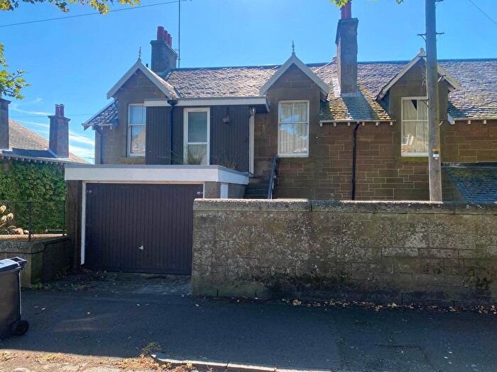 2 Bedroom Flat To Rent In Hillcrest Road, Dundee, DD2