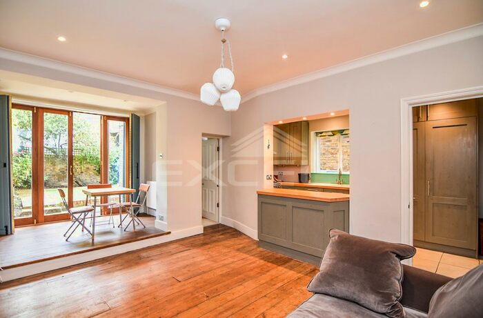 2 Bedroom Flat To Rent In St. Quintin Avenue, Notting Hill, London, W10