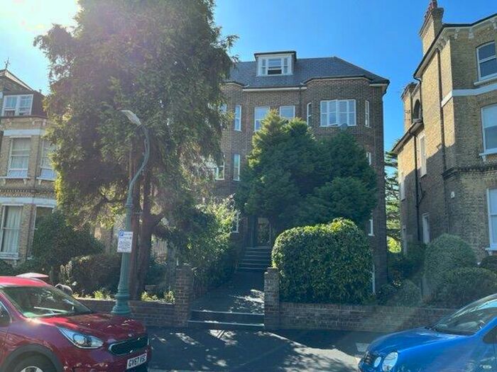 1 Bedroom Flat To Rent In Bramber Court, Eaton Gardens, Hove, East Sussex, BN3