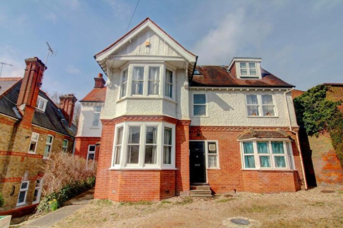 2 Bedroom Apartment For Sale In Amersham Hill, High Wycombe, Buckinghamshire, HP13