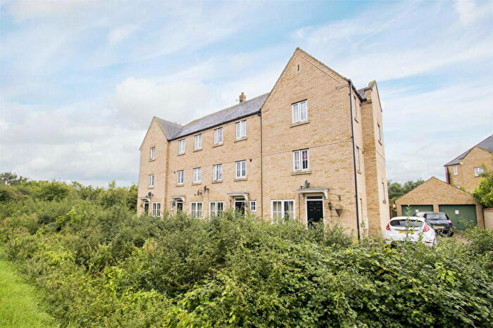 4 Bedroom Town House To Rent In Longmeadow Drive, Wilstead, Bedford, MK45