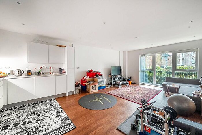 2 Bedroom Flat To Rent In Howard Road, Stanmore, HA7