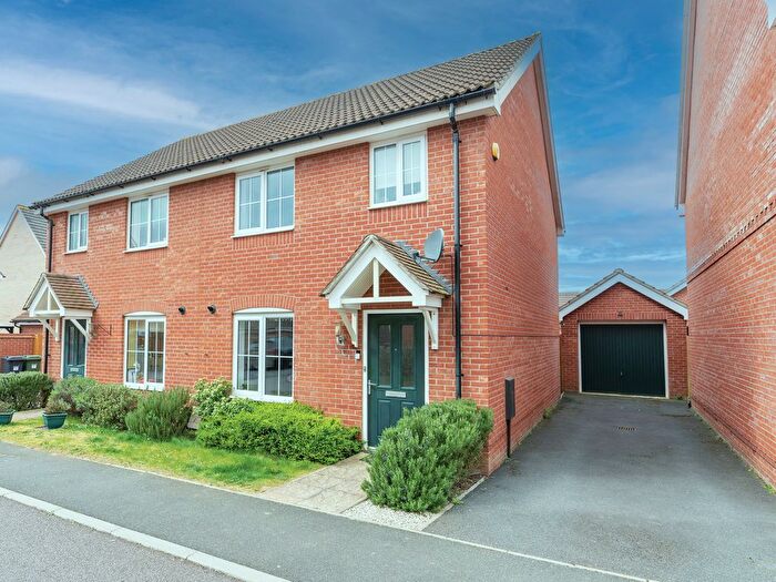 3 Bedroom Semi-Detached House For Sale In Minotaur Way, Norwich, NR5